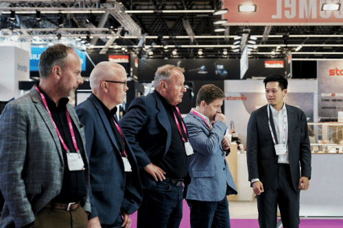 深兰科技携三款AI机器人产品参加2024荷兰阿姆斯特丹国际清洁展(图2)