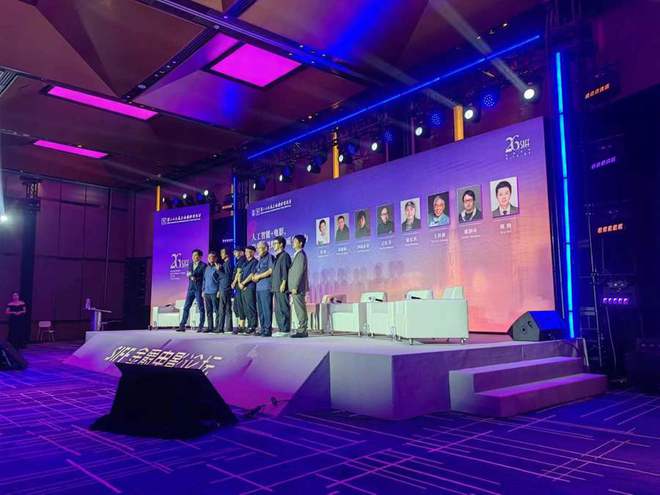 AI、VR……科技创新、潮流体验在上影节“T”台走秀(图2)