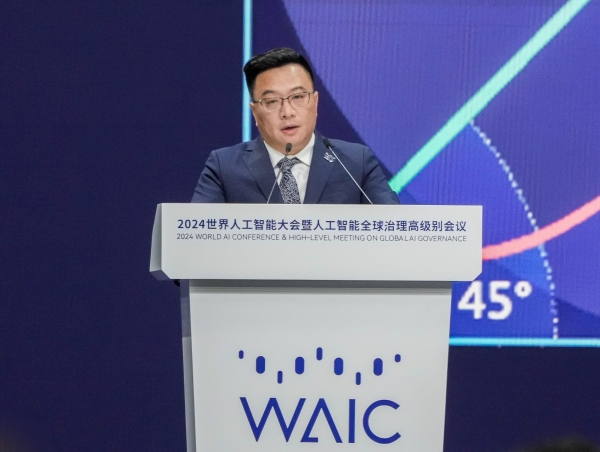 2024世界人工智能大会｜上海人工智能实验室主任周伯文：探索45°平衡律(图1)