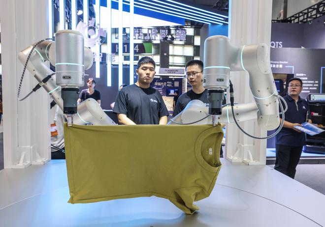 图说│AI让生活更美好千余项前沿科技展品汇聚2024世界人工智能大会(图6)