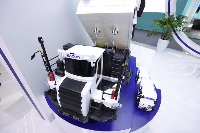 图说│AI让生活更美好千余项前沿科技展品汇聚2024世界人工智能大会(图5)