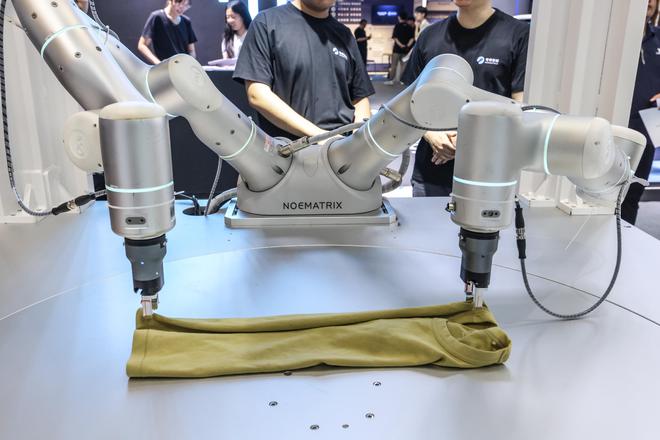 图说│AI让生活更美好千余项前沿科技展品汇聚2024世界人工智能大会(图9)