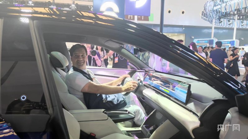 AI向未来｜一睹为快！2024世界人工智能大会暨人工智能全球治理高级别会议在沪开幕(图1)