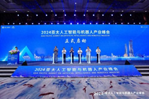 2024亚太人工智能大会召开云迹科技复合多态机器专题论坛圆满举办(图1)