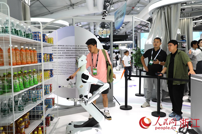 2024雲棲大會啟幕：AI硬科技集結共創“無法計算的價值”(图4)