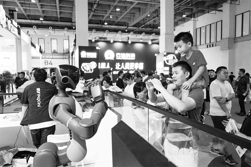 2024世界机器人大会丨感受“智创未来”的澎湃力量(图1)