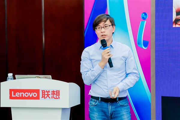 联想motoAI驱动创新走进联想武汉产业基地感受AI科技之美(图5)