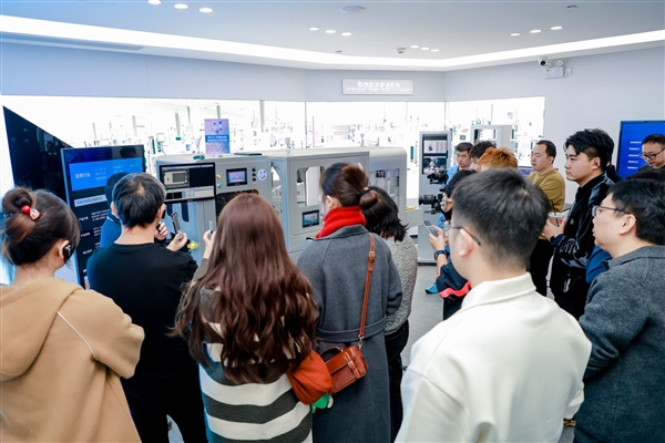 联想motoAI驱动创新走进联想武汉产业基地感受AI科技之美(图9)