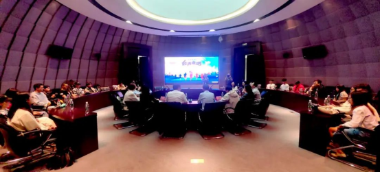 汉台青年东湖高新企业行：解码AI新图景共探发展新机遇(图3)