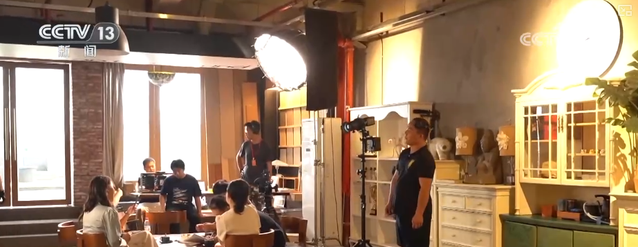 “人工智能+消费”“超级连接器”……多维视角解锁“新三样”全新表达(图8)