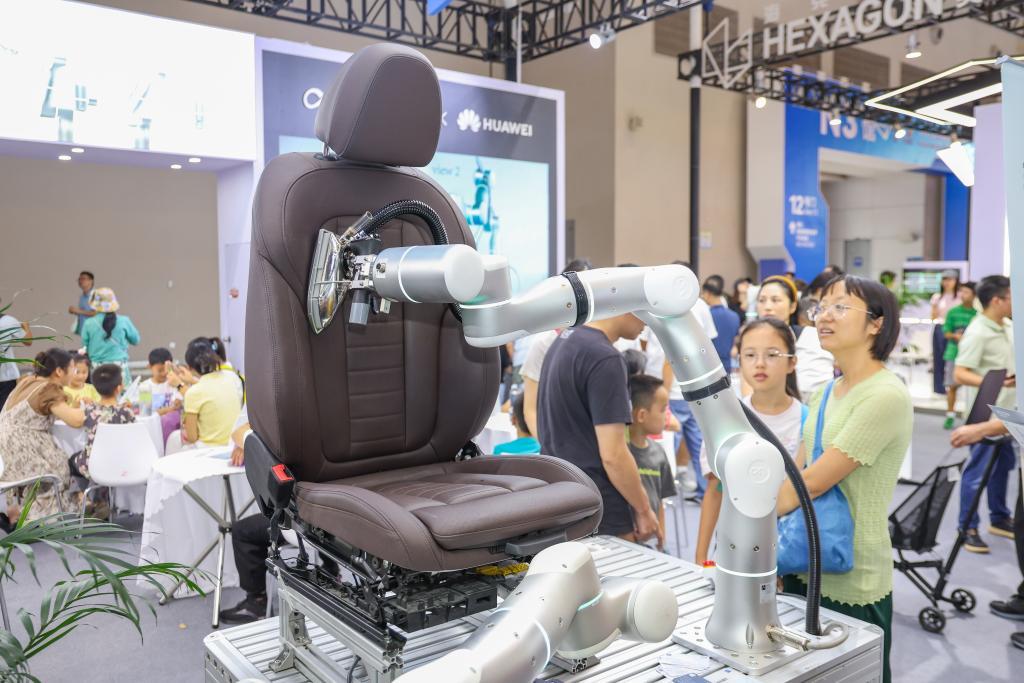 人性化、國際化、普惠化：智博會上的中國“智能新趨勢”(图1)