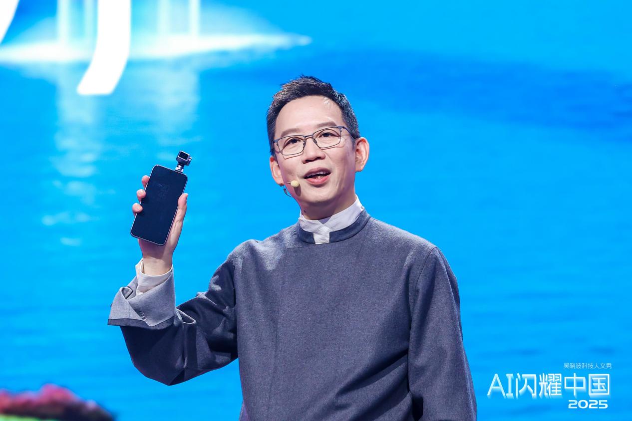 机器狗遇见手机机器人：一场科技人文秀背后的AI终端进化论(图3)