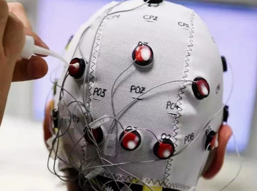 从网址导航到多元AI岩山科技“炒”出个未来？(图3)